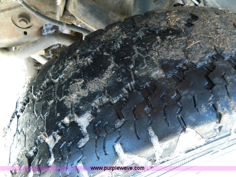 image for item D8840 2002 Chevrolet Silverado 2500 pickup truck