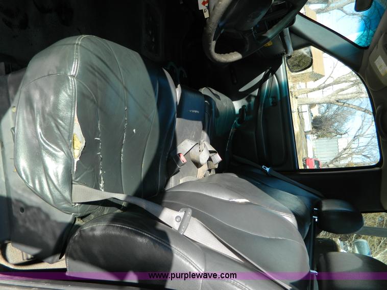 image for item D8840 2002 Chevrolet Silverado 2500 pickup truck