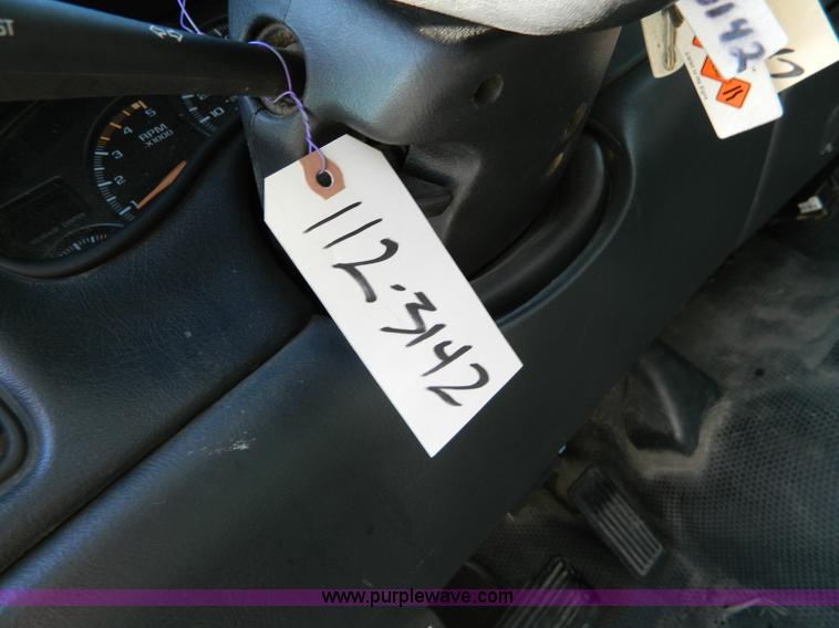 image for item D8840 2002 Chevrolet Silverado 2500 pickup truck