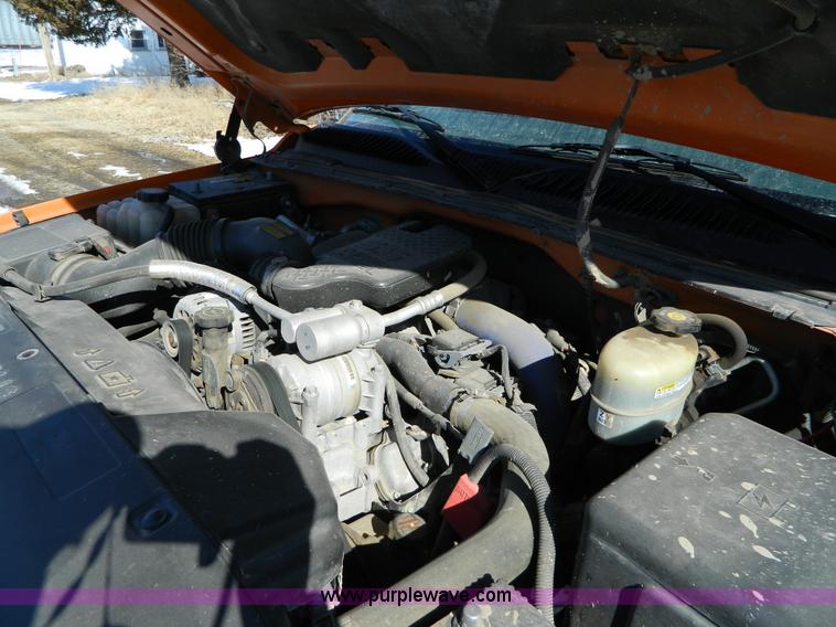 image for item D8840 2002 Chevrolet Silverado 2500 pickup truck