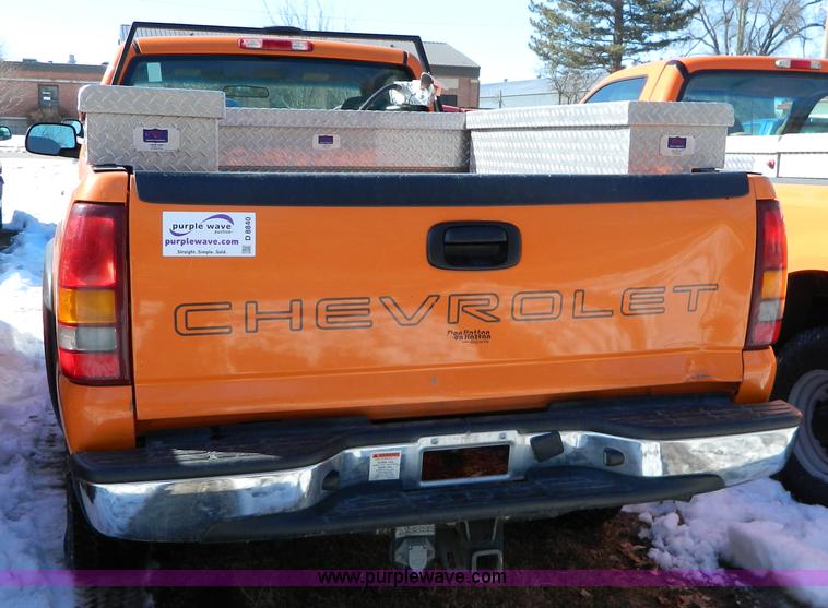 image for item D8840 2002 Chevrolet Silverado 2500 pickup truck