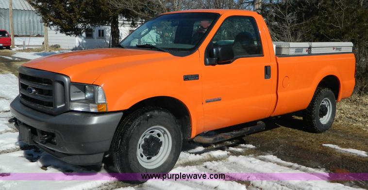 image for item D8841 2003 Ford F250 pickup truck