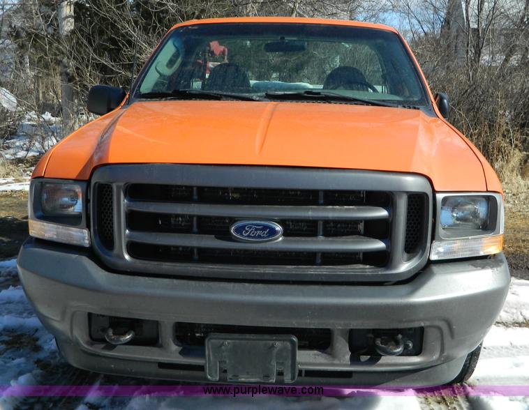 image for item D8841 2003 Ford F250 pickup truck
