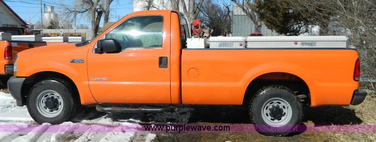 image for item D8841 2003 Ford F250 pickup truck