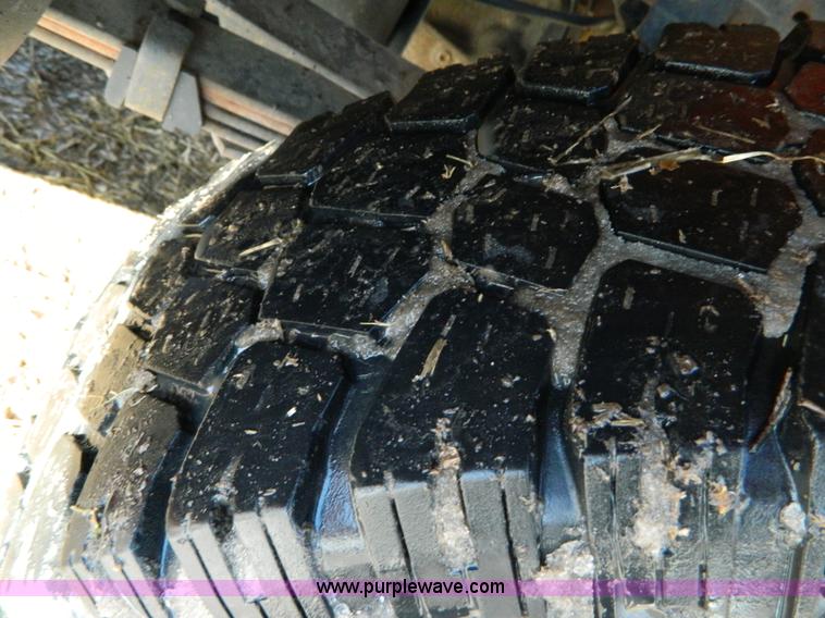 image for item D8841 2003 Ford F250 pickup truck