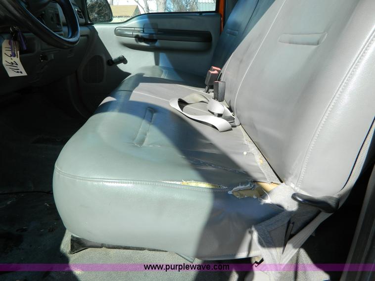 image for item D8841 2003 Ford F250 pickup truck