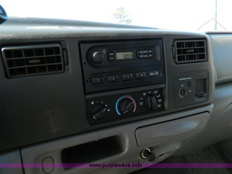 image for item D8841 2003 Ford F250 pickup truck