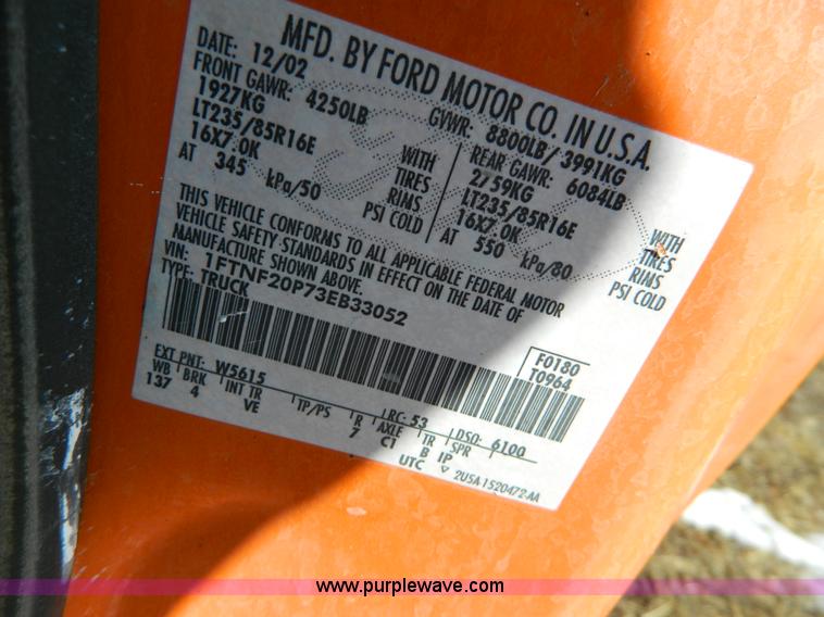 image for item D8841 2003 Ford F250 pickup truck