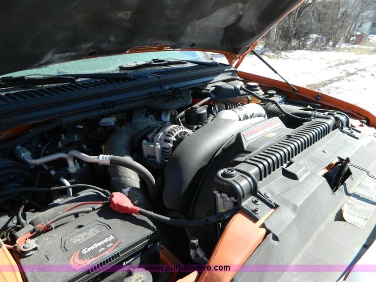 image for item D8841 2003 Ford F250 pickup truck