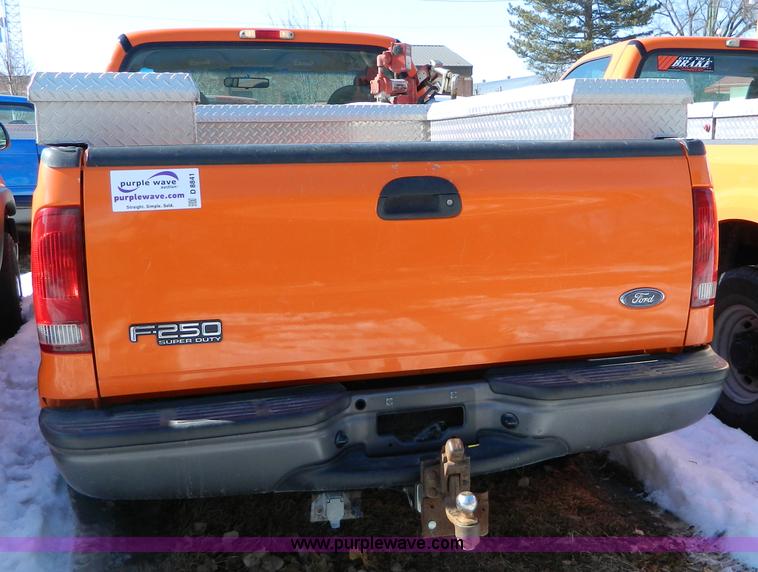 image for item D8841 2003 Ford F250 pickup truck