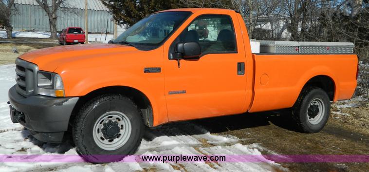 image for item D8842 2003 Ford F250 pickup truck