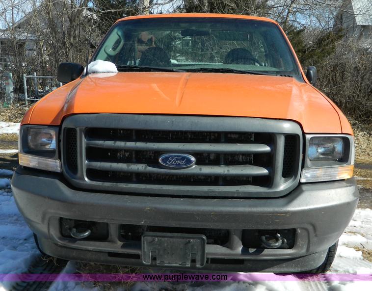 image for item D8842 2003 Ford F250 pickup truck