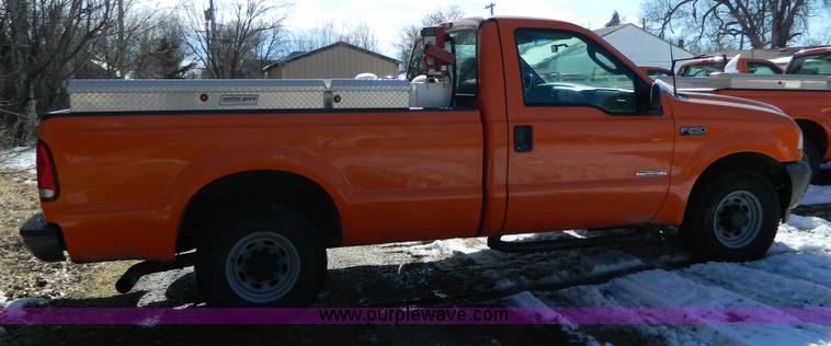 image for item D8842 2003 Ford F250 pickup truck