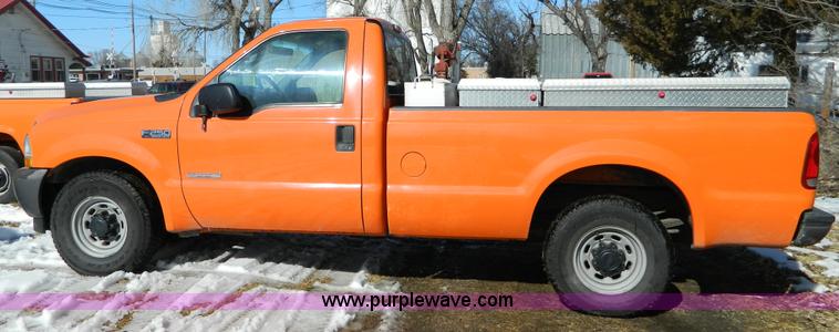 image for item D8842 2003 Ford F250 pickup truck