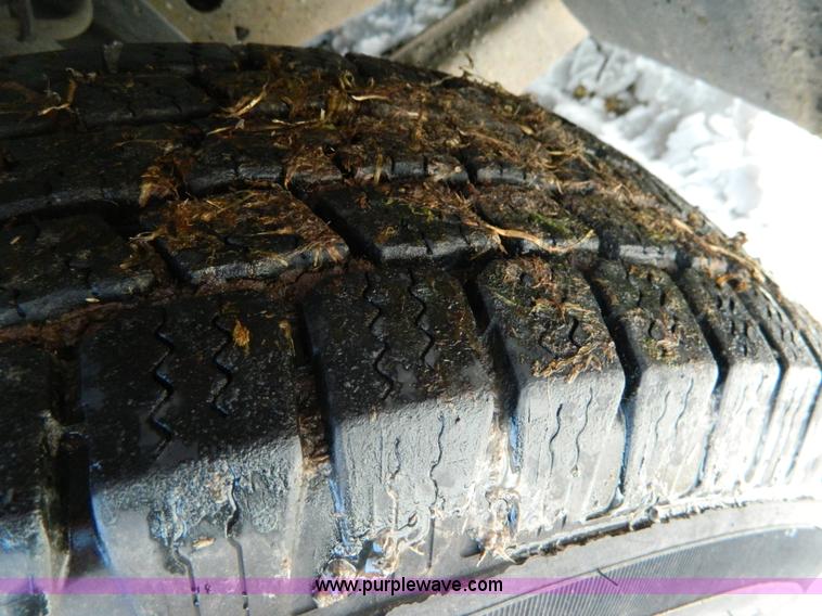 image for item D8842 2003 Ford F250 pickup truck