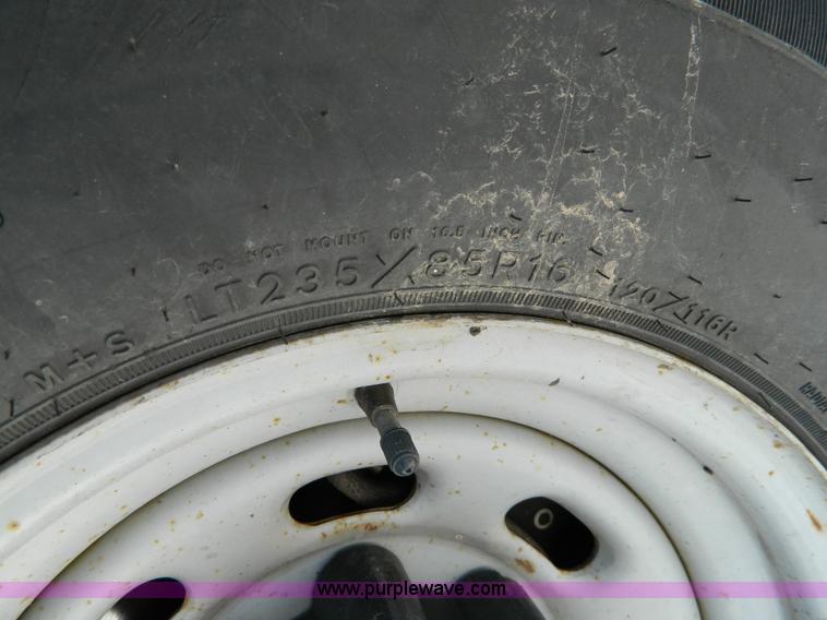 image for item D8842 2003 Ford F250 pickup truck