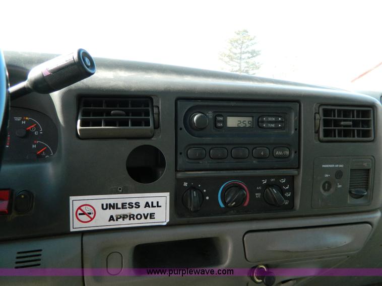 image for item D8842 2003 Ford F250 pickup truck