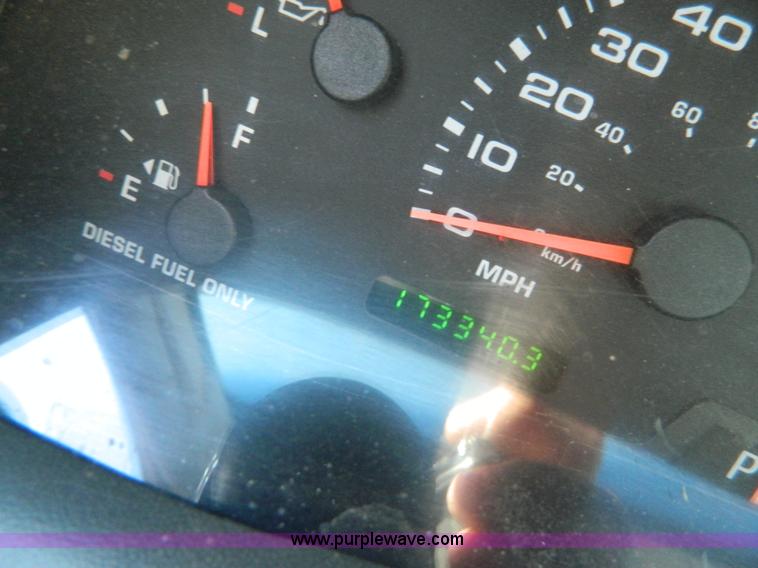 image for item D8842 2003 Ford F250 pickup truck