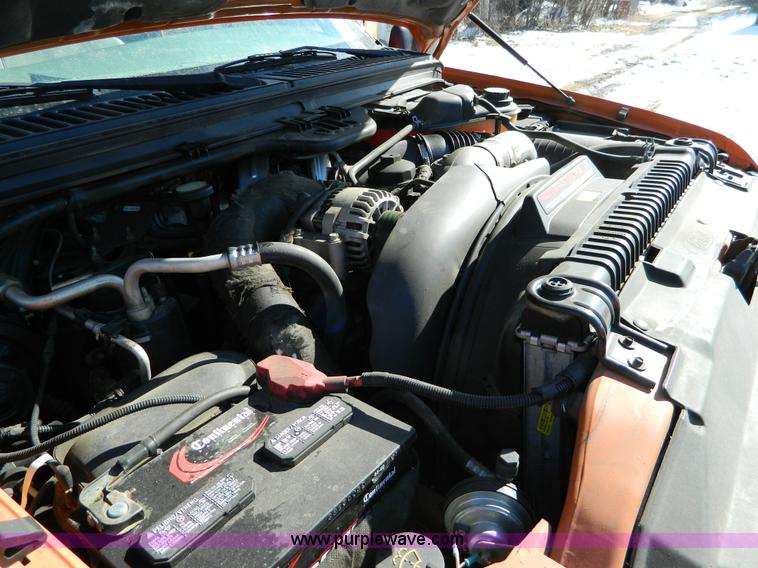 image for item D8842 2003 Ford F250 pickup truck