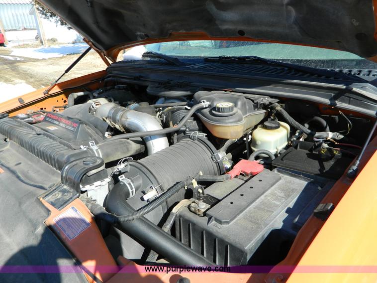 image for item D8842 2003 Ford F250 pickup truck