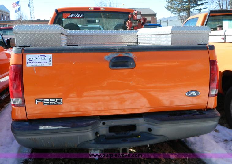 image for item D8842 2003 Ford F250 pickup truck