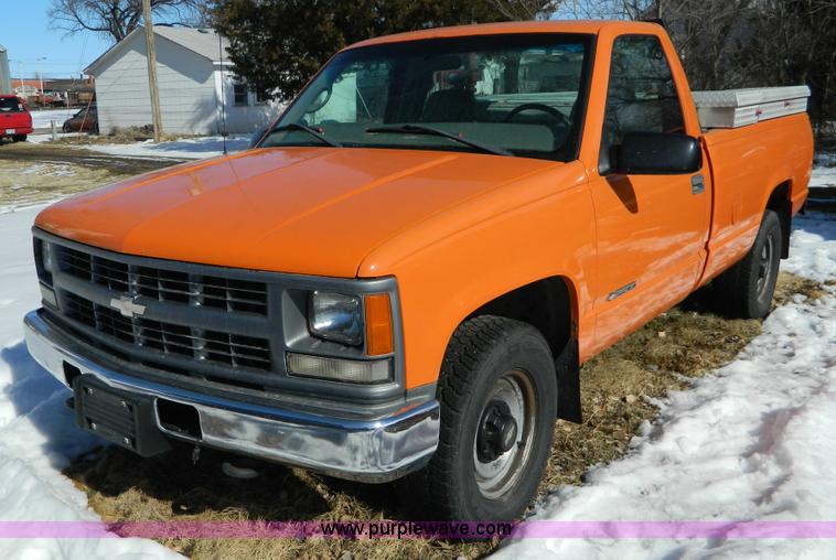 image for item D8843 1998 Chevrolet 2500HD pickup truck