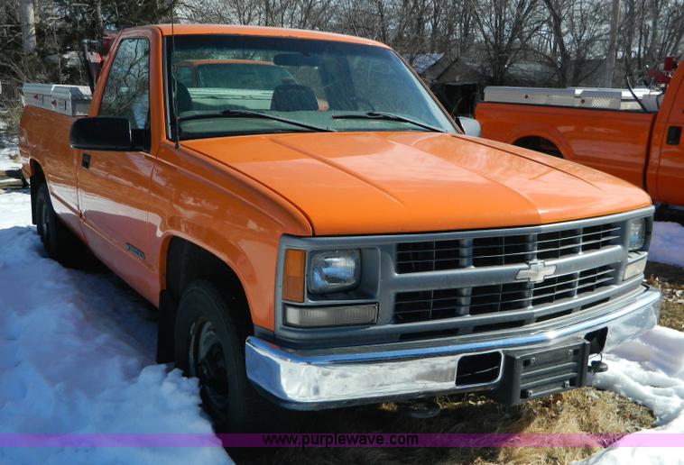 image for item D8843 1998 Chevrolet 2500HD pickup truck