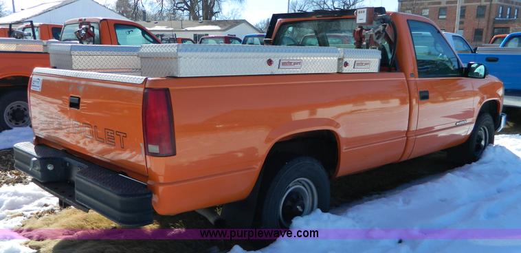 image for item D8843 1998 Chevrolet 2500HD pickup truck