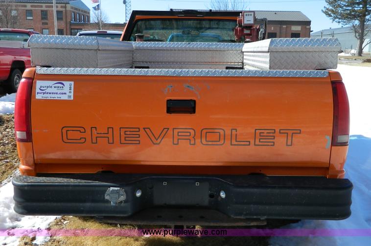 image for item D8843 1998 Chevrolet 2500HD pickup truck
