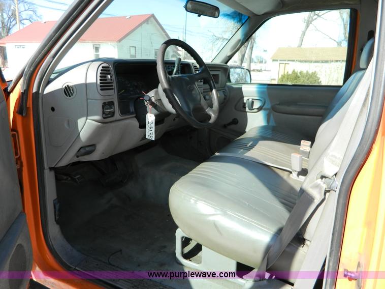 image for item D8843 1998 Chevrolet 2500HD pickup truck