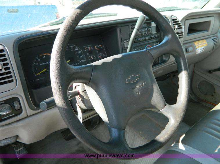 image for item D8843 1998 Chevrolet 2500HD pickup truck