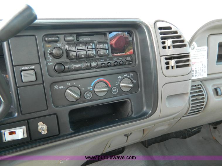 image for item D8843 1998 Chevrolet 2500HD pickup truck