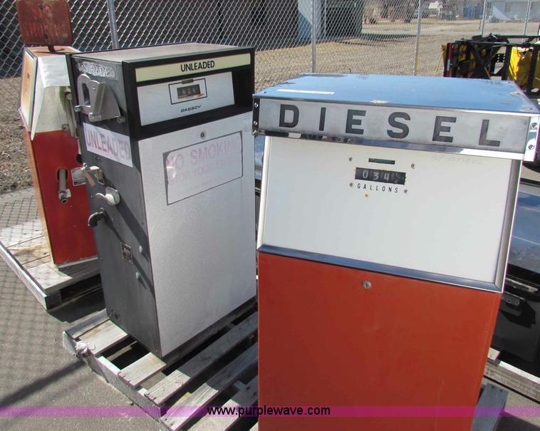 image for item I9599 (3) fuel pumps