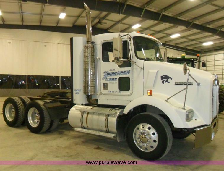 image for item A1932 1999 Kenworth T800 semi