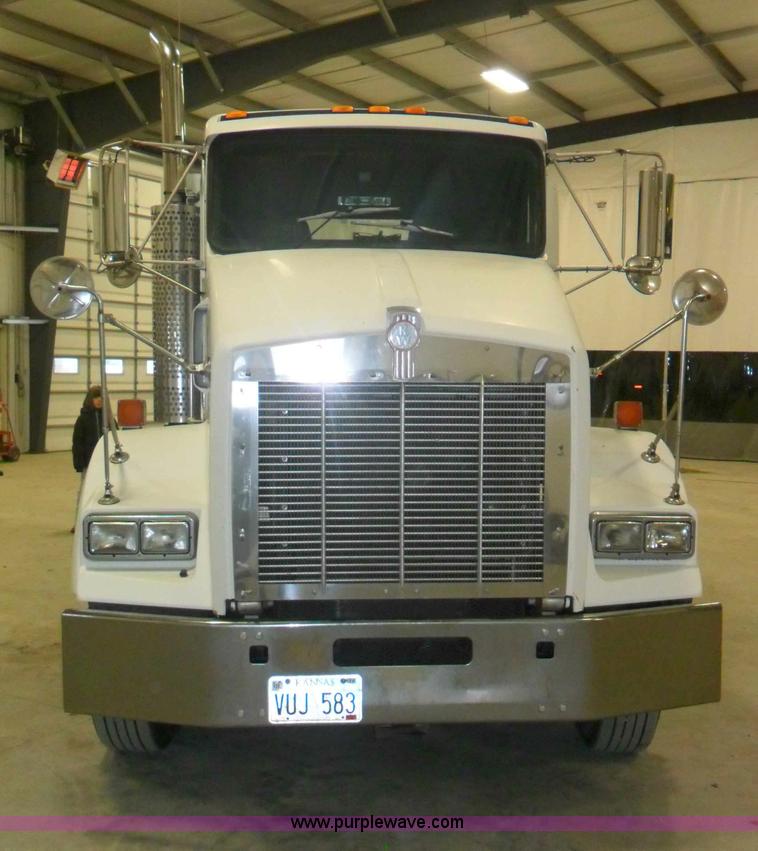 image for item A1932 1999 Kenworth T800 semi