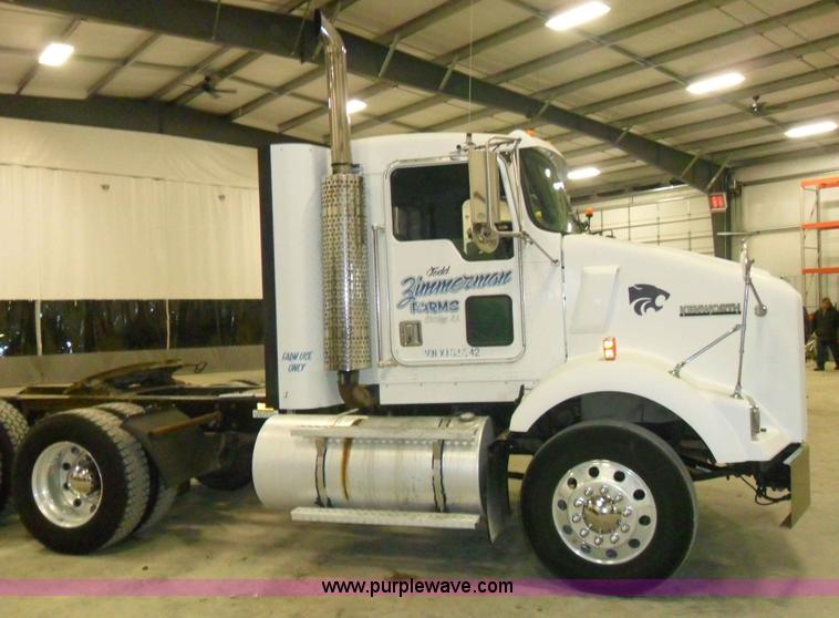 image for item A1932 1999 Kenworth T800 semi