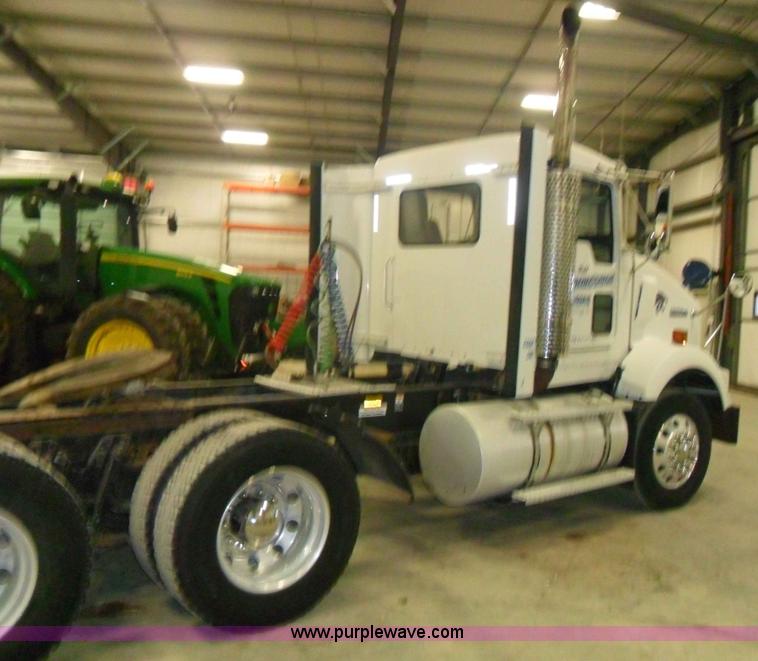 image for item A1932 1999 Kenworth T800 semi