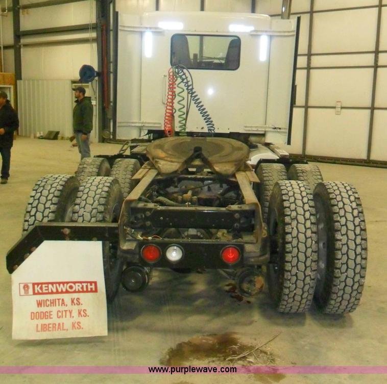 image for item A1932 1999 Kenworth T800 semi