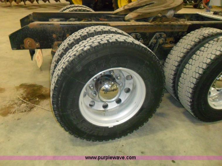 image for item A1932 1999 Kenworth T800 semi