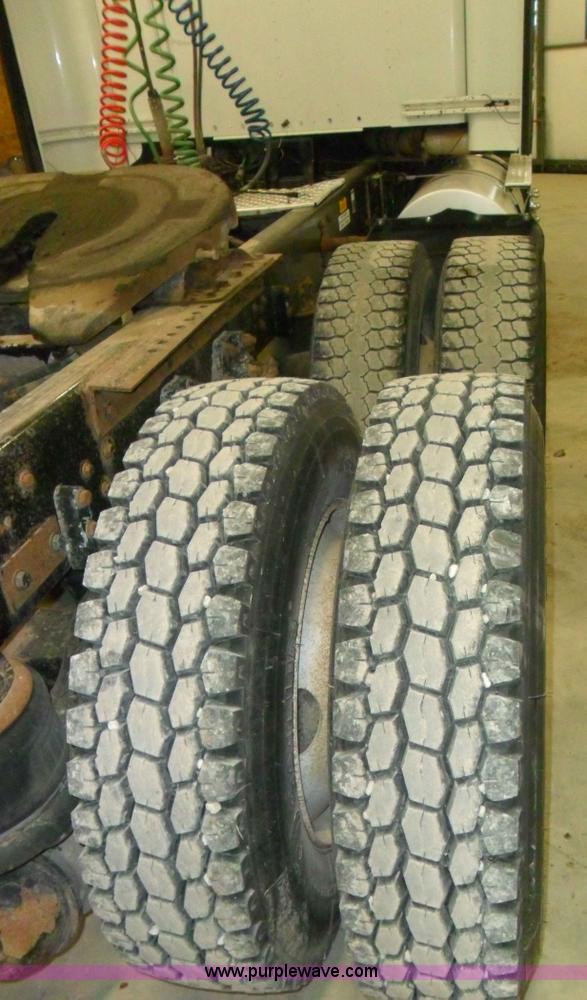 image for item A1932 1999 Kenworth T800 semi