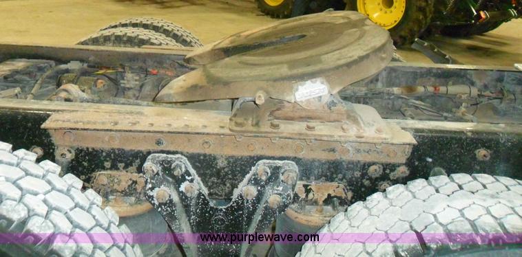 image for item A1932 1999 Kenworth T800 semi