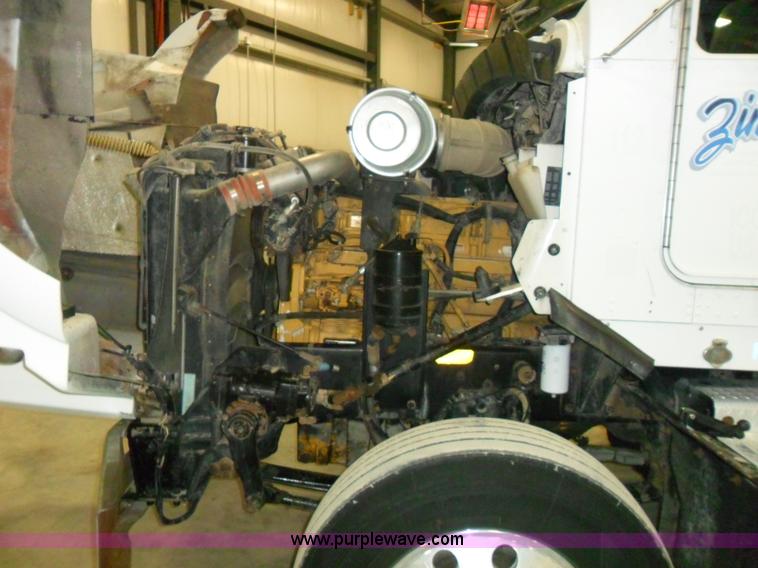 image for item A1932 1999 Kenworth T800 semi