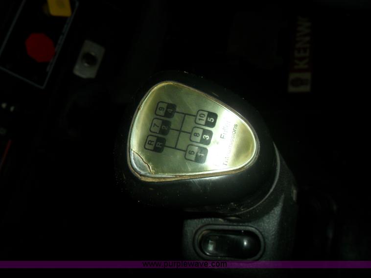 image for item A1932 1999 Kenworth T800 semi