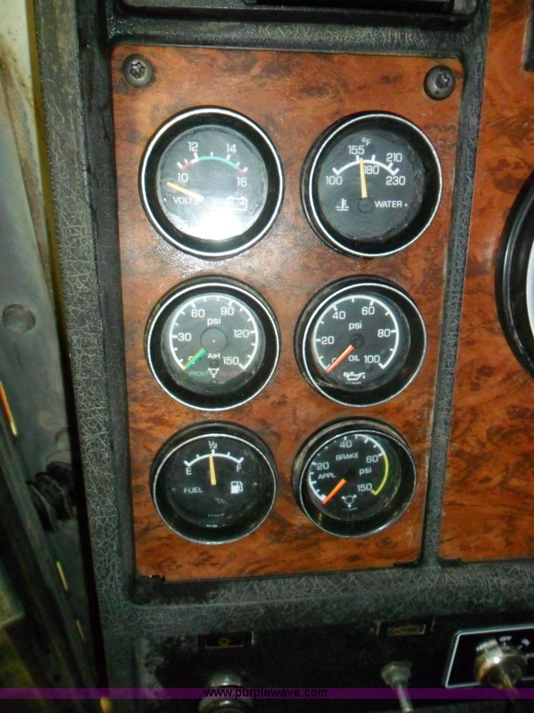 image for item A1932 1999 Kenworth T800 semi