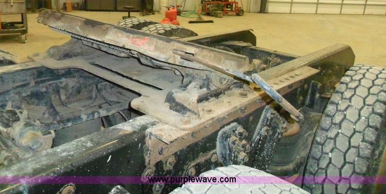 image for item A1932 1999 Kenworth T800 semi