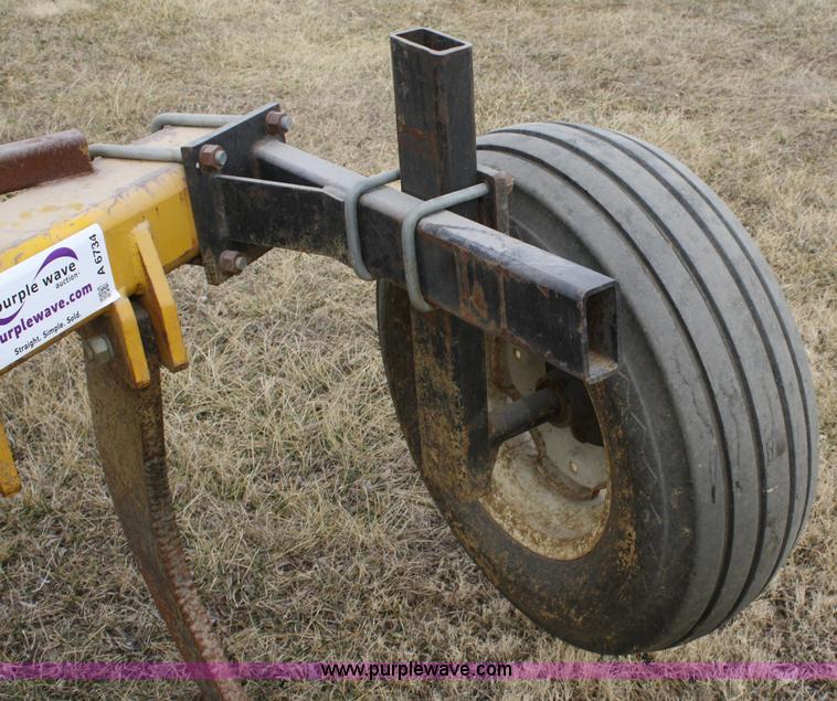 image for item A6734 Landoll 600 five shank ripper