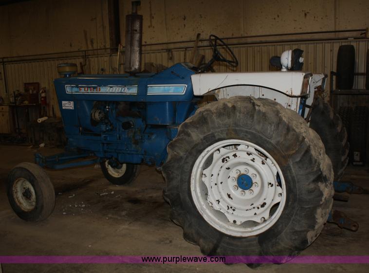 image for item A6774 1971 Ford 7000 tractor
