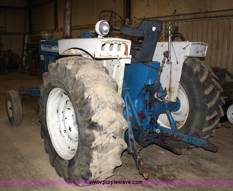 image for item A6774 1971 Ford 7000 tractor