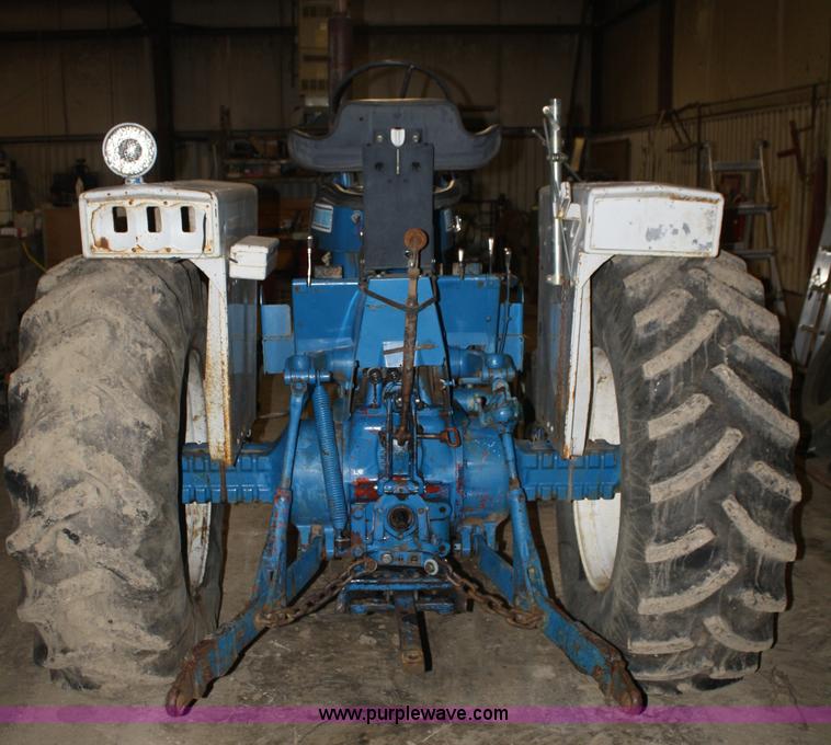 image for item A6774 1971 Ford 7000 tractor