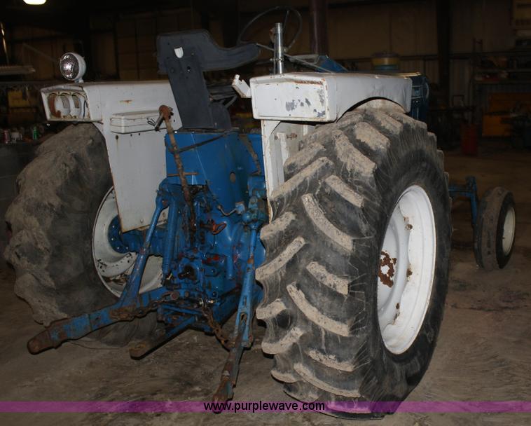 image for item A6774 1971 Ford 7000 tractor